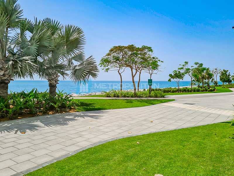 27 Motivated Seller | Luxury TH | Beachfront Living