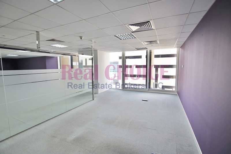 11 Prime Location|Vacant & ready to move Office