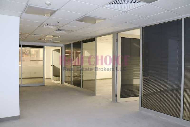 Fitted office with glass partitions in SZR