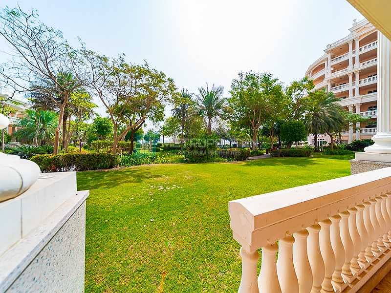 10 Upgraded| Direct access to pool and beach| Vacant