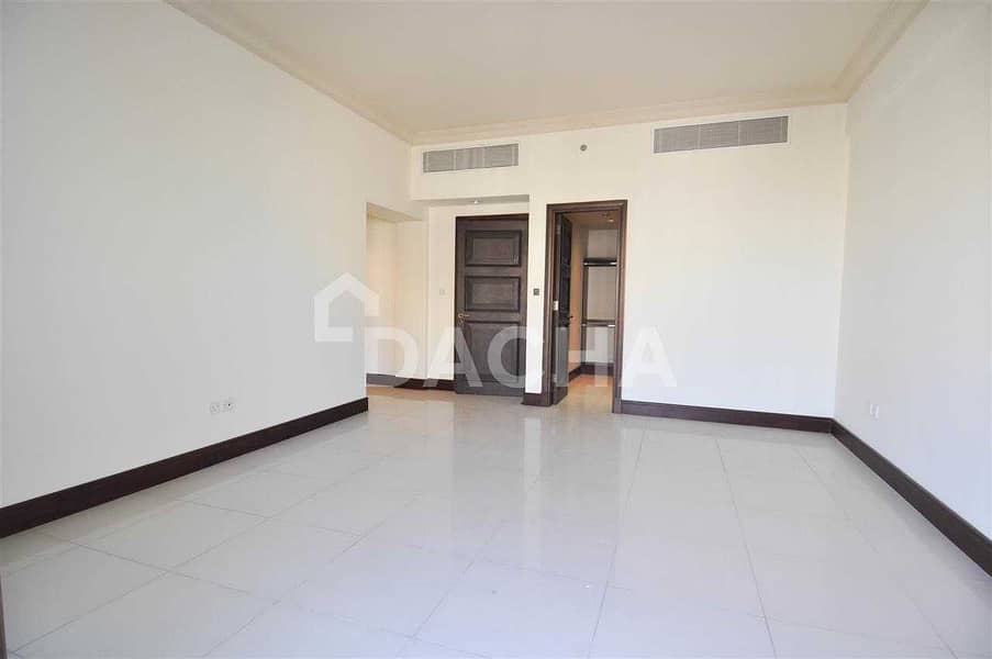 11 Upgraded 3br+M / Vacant / Unfurnished