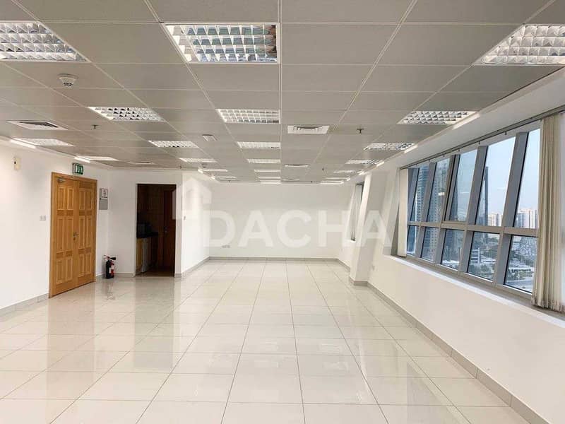 5 Fitted office / Chiller free / Open plan