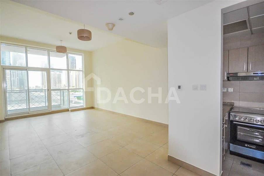 8 Spacious / Balcony /White Goods / 4 Cheques