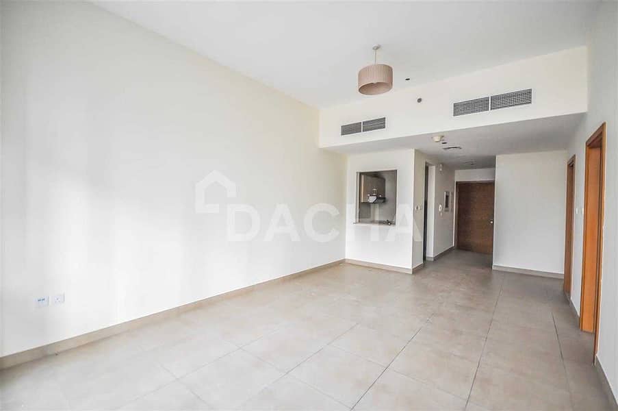 9 Spacious / Balcony /White Goods / 4 Cheques