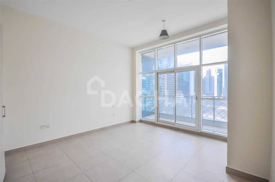 10 Spacious / Balcony /White Goods / 4 Cheques