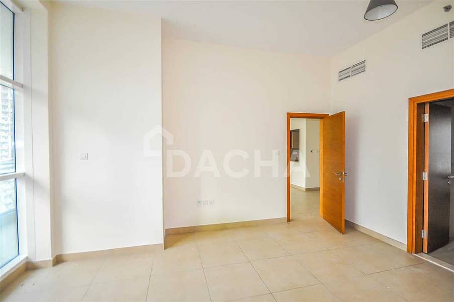 12 Spacious / Balcony /White Goods / 4 Cheques