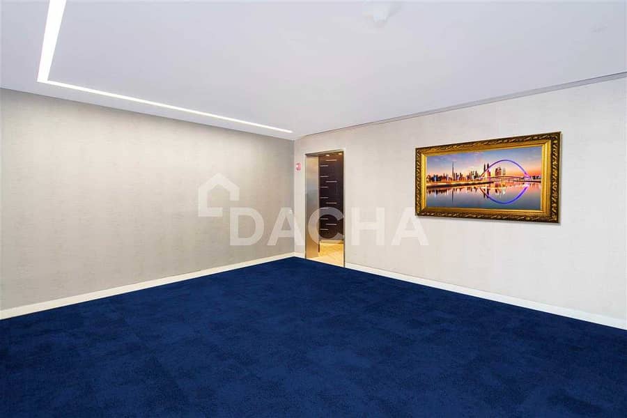 10 EXCLUSIVE FITTED OFFICE / Very High Floor