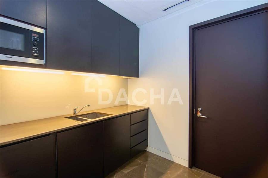 11 EXCLUSIVE FITTED OFFICE / Very High Floor
