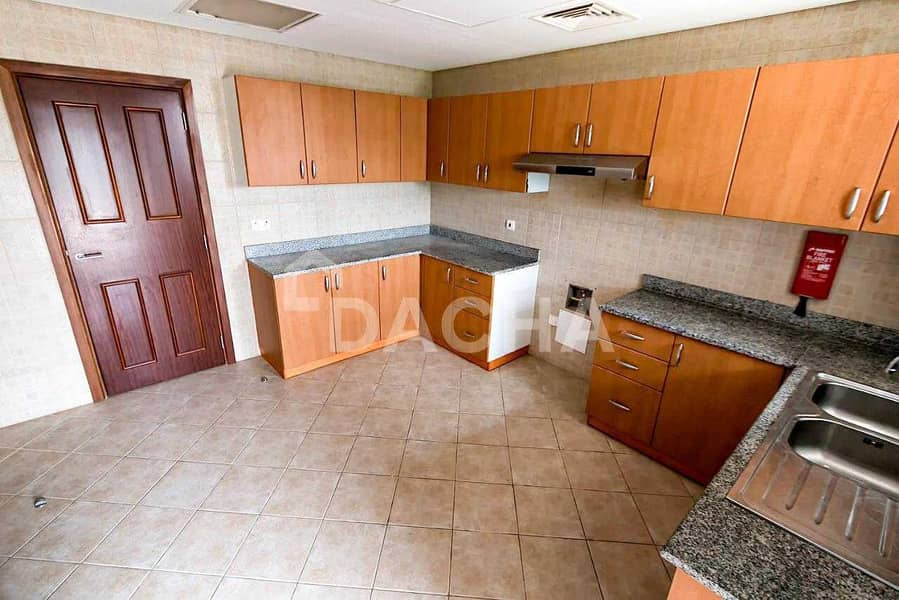 3 Spacious 4 BED  / Great Value / Falcon City