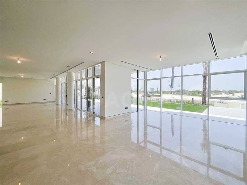 8 B2 Contemporary 6 Bed / RESALE