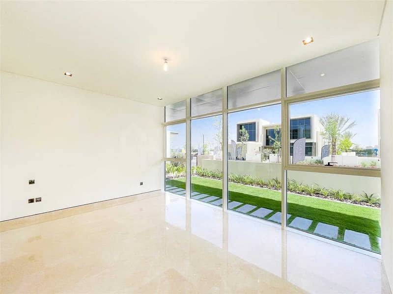 17 B2 Contemporary 6 Bed / RESALE