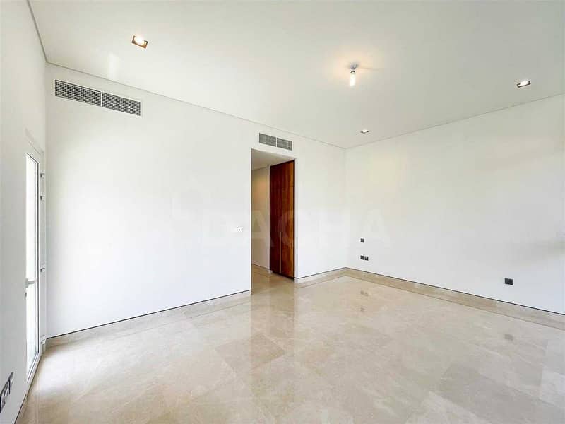 18 B2 Contemporary 6 Bed / RESALE