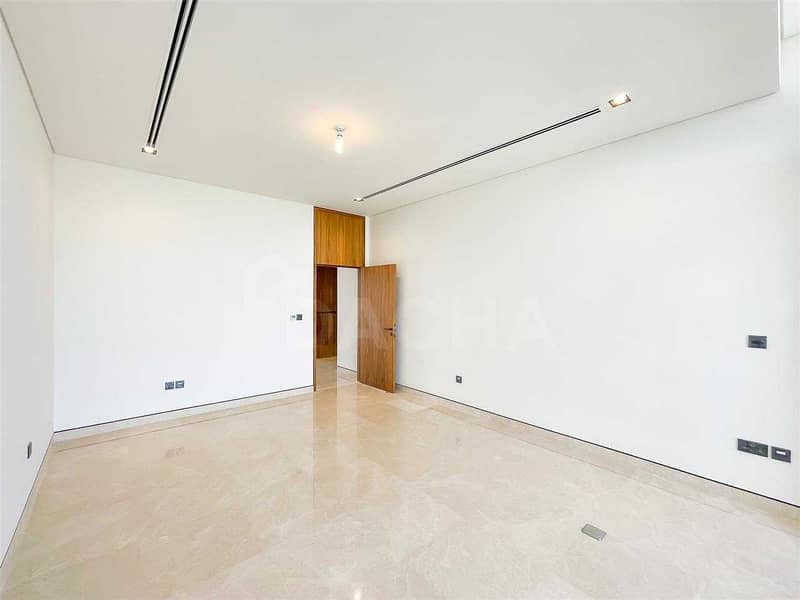 27 B2 Contemporary 6 Bed / RESALE