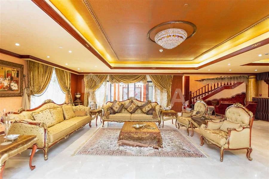 9 Exclusive! Stunning Fully Upgraded Penthouse