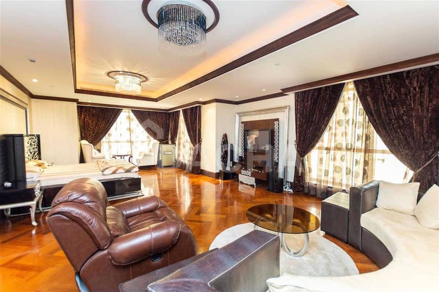 26 Exclusive! Stunning Fully Upgraded Penthouse