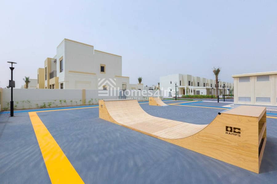 8 Grab This Newly Built Townhouse in Naseem