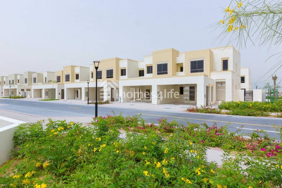11 Grab This Newly Built Townhouse in Naseem