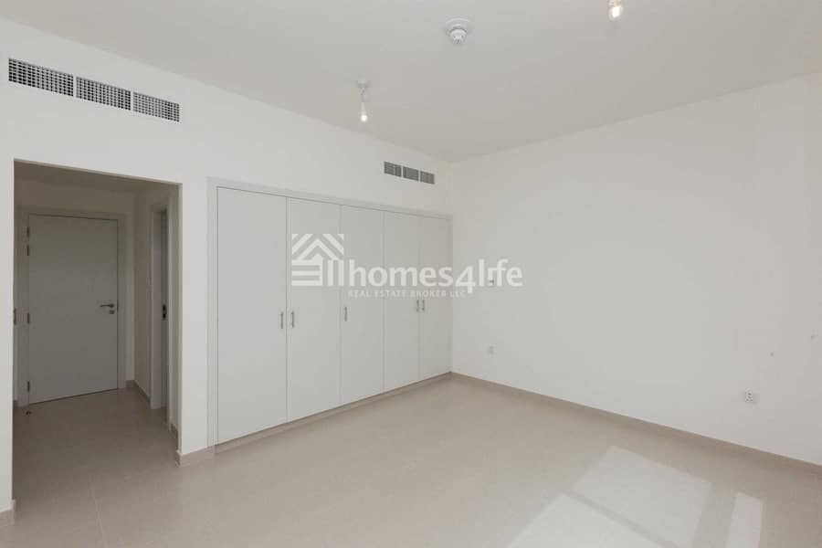 5 Check out our genuine photos and the property's floorplan