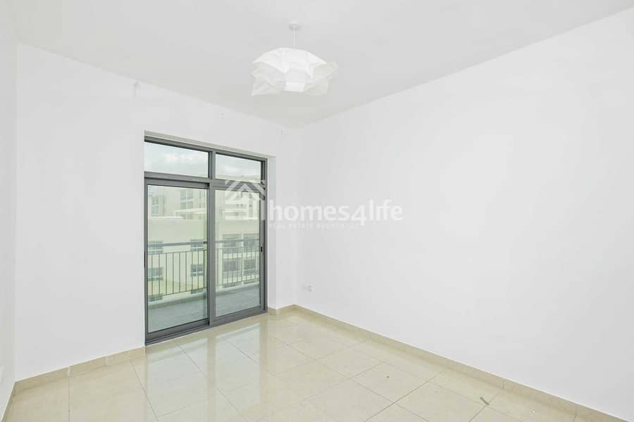 8 Motivated Seller / Bright Apartment / Full Balcony