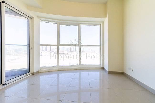 Sea View And Balcony For Seal Only (1850000)