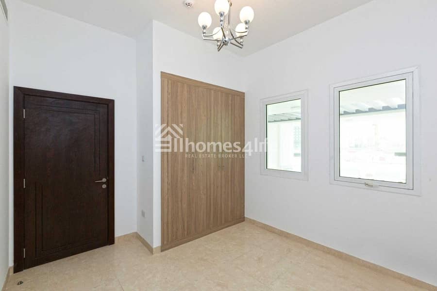 29 White Good Included | Move in May | Near Metro