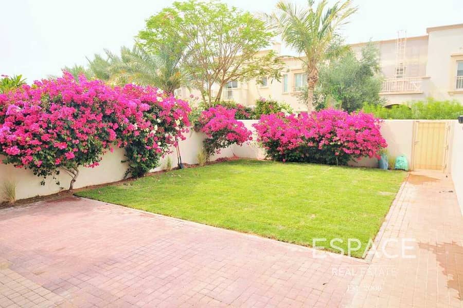 2 3M - Landscaped Garden - Well Maintained