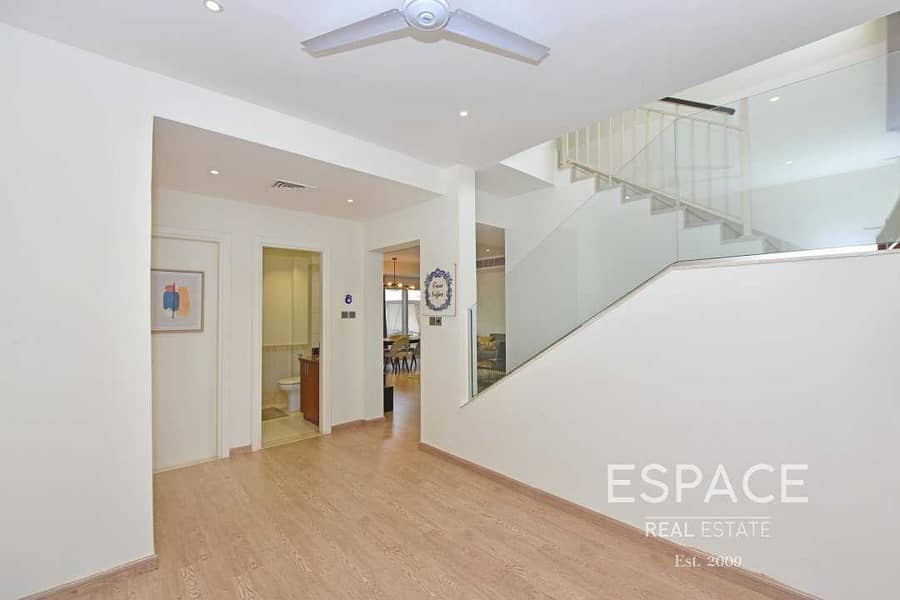 2 Three Bedroom Townhouse Near to the souk