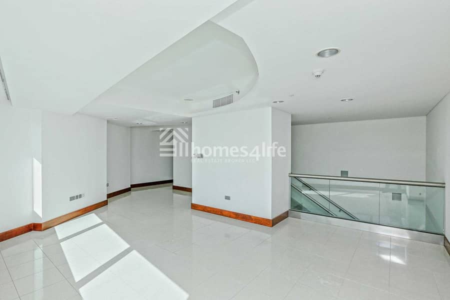 Spacious 1 Bedroom Duplex in WTCR Spacious 1 Bedroom Duplex in WTCR