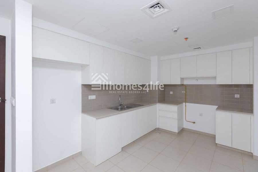 2 Exclusive Unfurnished Apartment with Big Layout