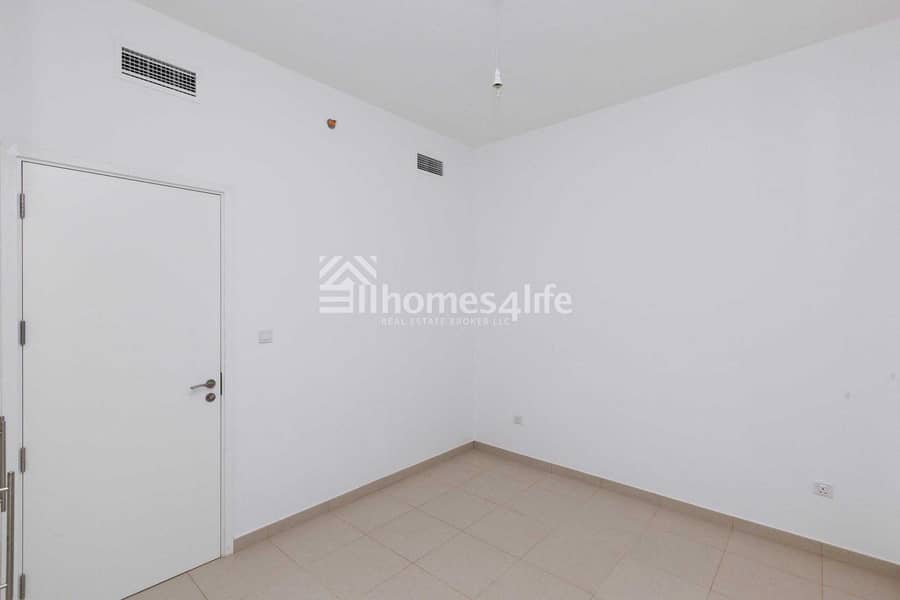 3 Exclusive Unfurnished Apartment with Big Layout