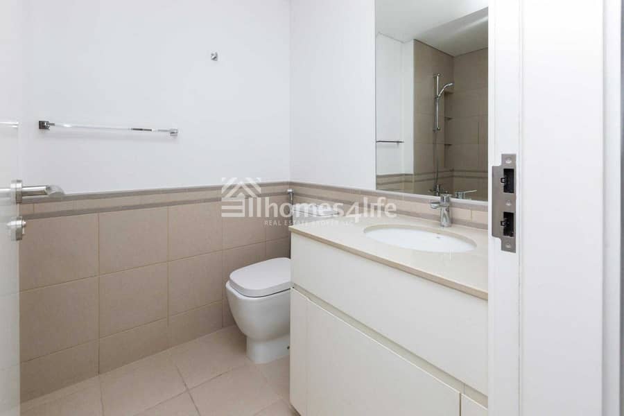 4 Exclusive Unfurnished Apartment with Big Layout
