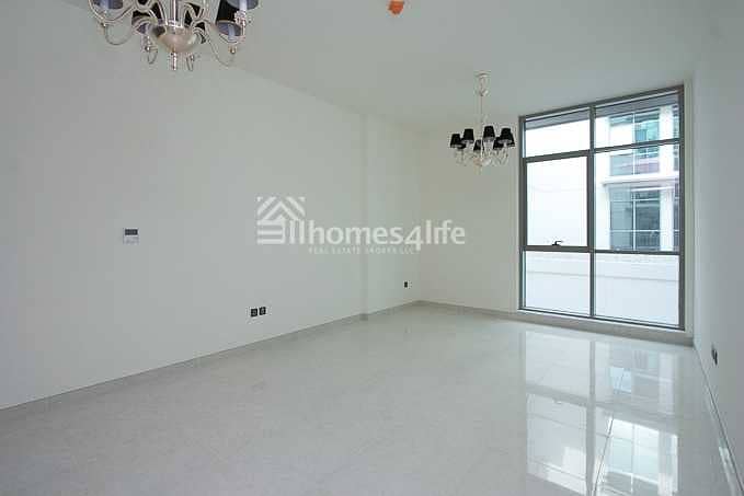 5 LARGE 1 BR WITH BALCONY |LOWER FLOOR IN POLO RESIDENCE