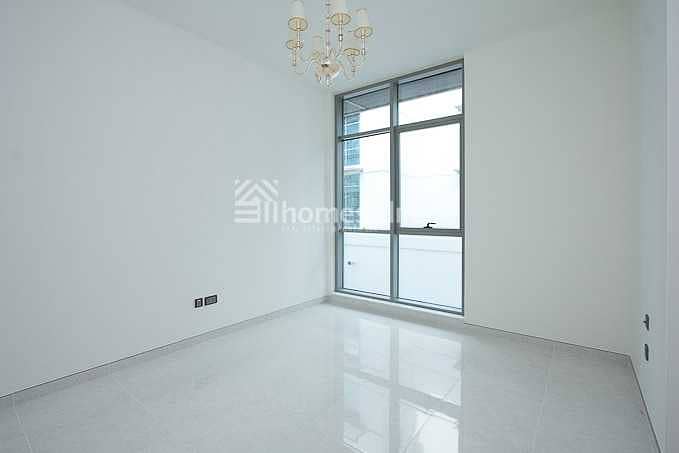9 LARGE 1 BR WITH BALCONY |LOWER FLOOR IN POLO RESIDENCE
