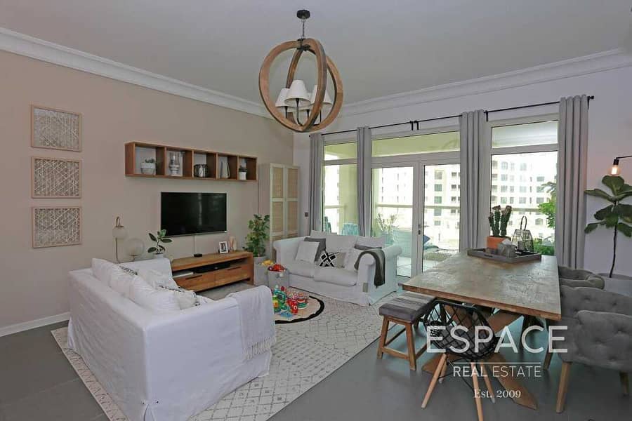 Ideal Family Home| Fully Upgraded 2 Beds