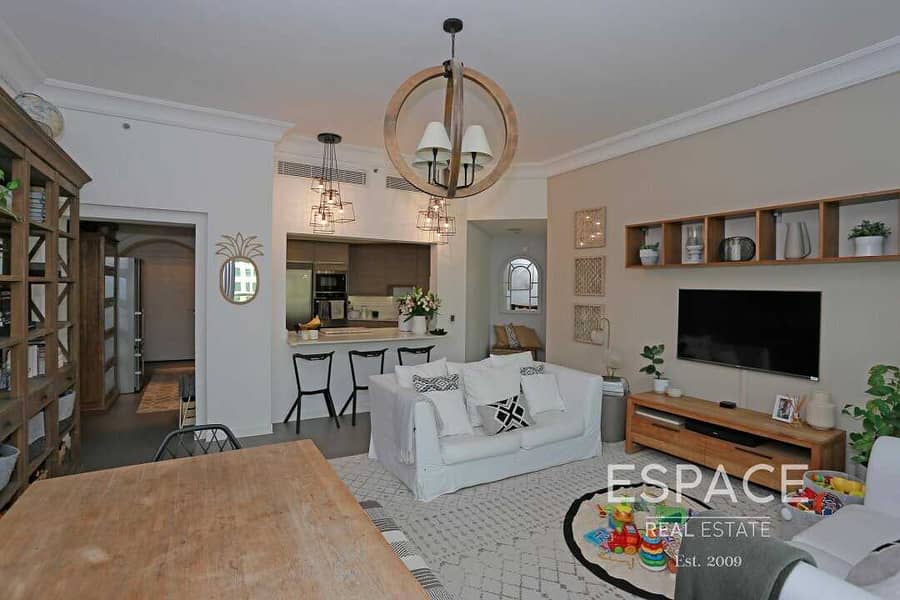 4 Ideal Family Home| Fully Upgraded 2 Beds