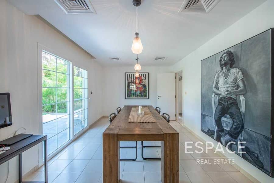 9 Large Landscaped Garden | Close to Park and Pool