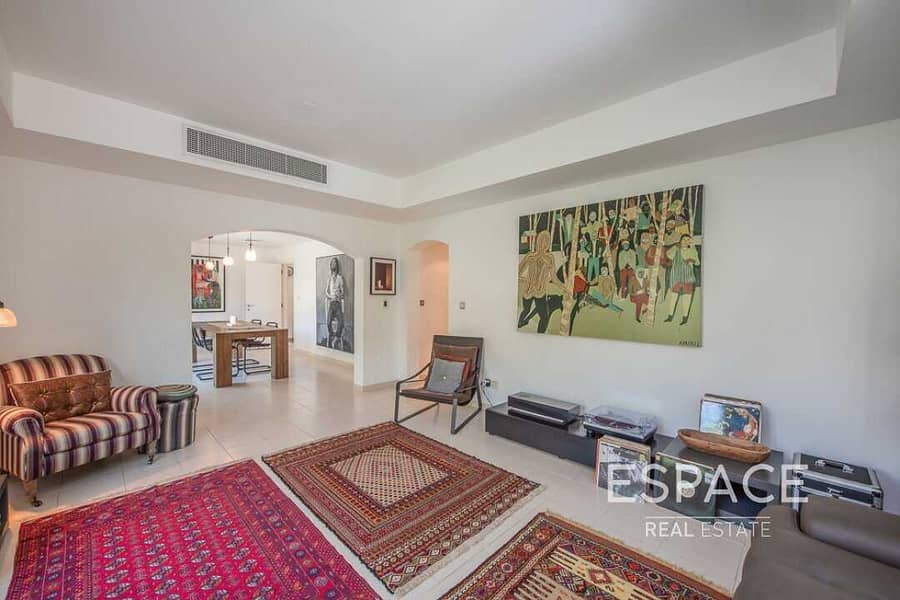 10 Large Landscaped Garden | Close to Park and Pool