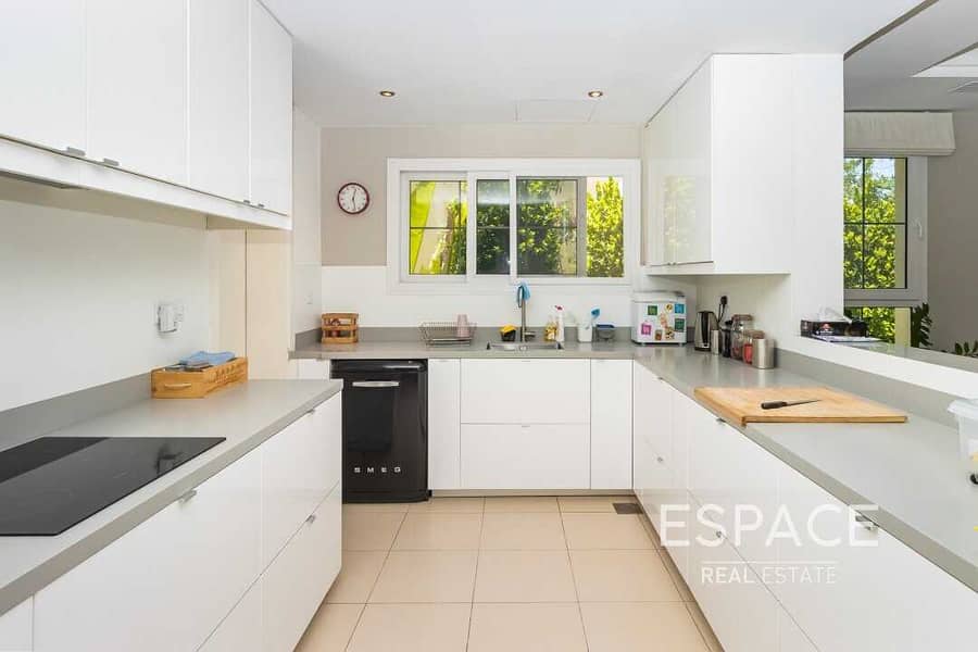 4 Stunning 4 Bedroom with Upgraded Kitchen