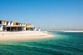 Stunning Villa Beach Front |The World Islands