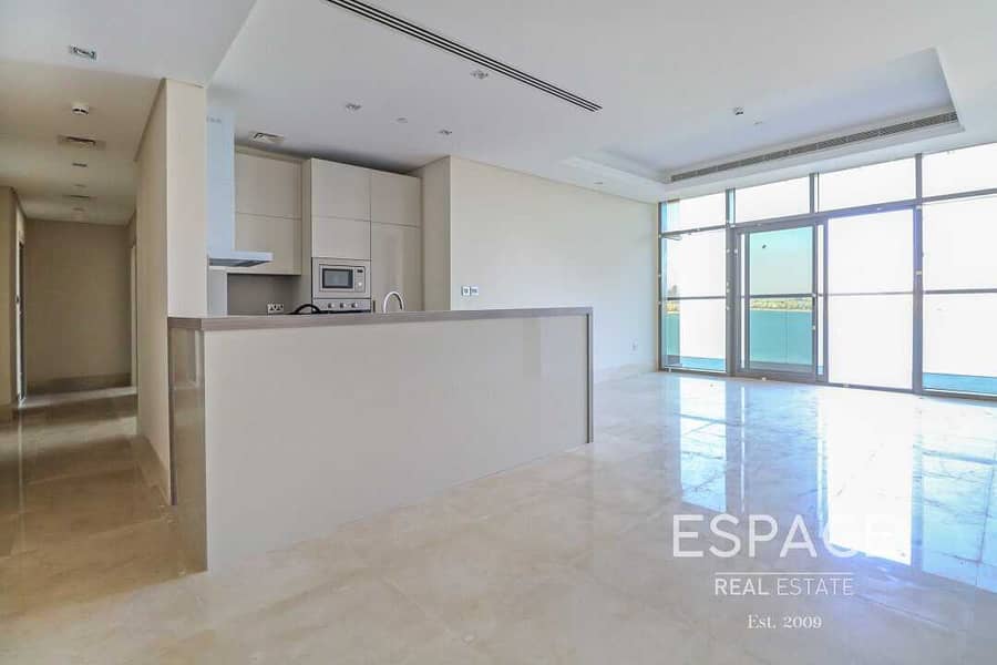 5 Exclusive| Rare Middle Unit| Sea and Skyline View