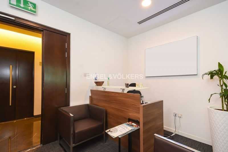 6 Fitted|Conference Room and Pantry|Spacious
