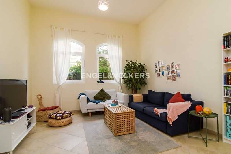 5 Cozy Unit| Over looking the Park | Near School