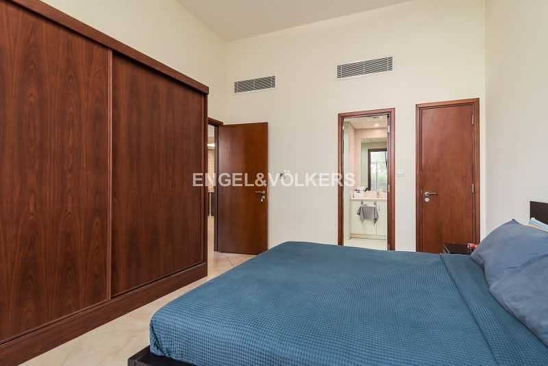 8 Cozy Unit| Over looking the Park | Near School