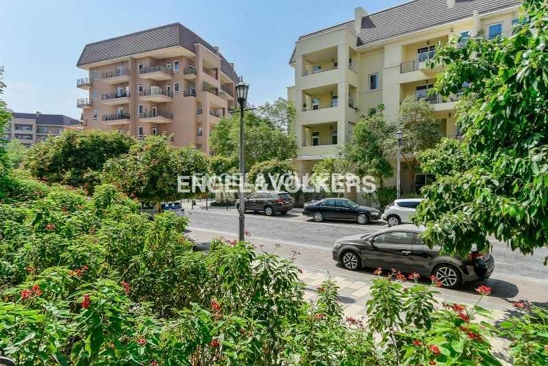 15 Cozy Unit| Over looking the Park | Near School