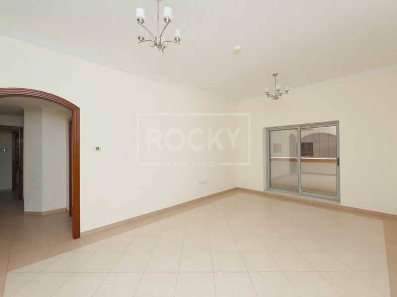11 Reduced rent | 13 months | Close to Metro | 6 chqs