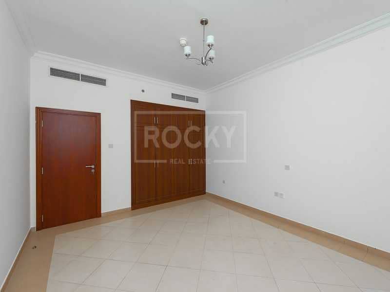 14 Reduced rent | 13 months | Close to Metro | 6 chqs