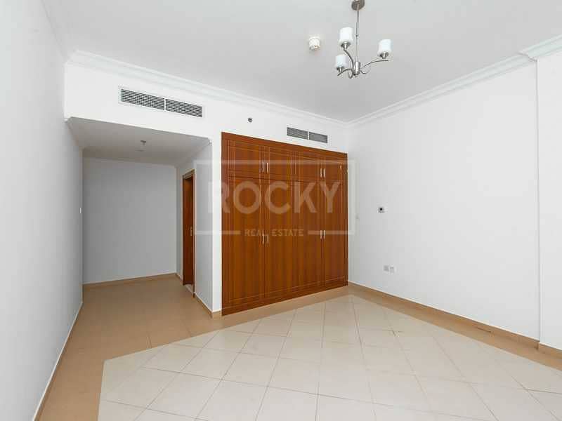 15 Reduced rent | 13 months | Close to Metro | 6 chqs