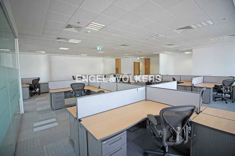 7 Corner Office|Fitted and Furnished|5 Parkings