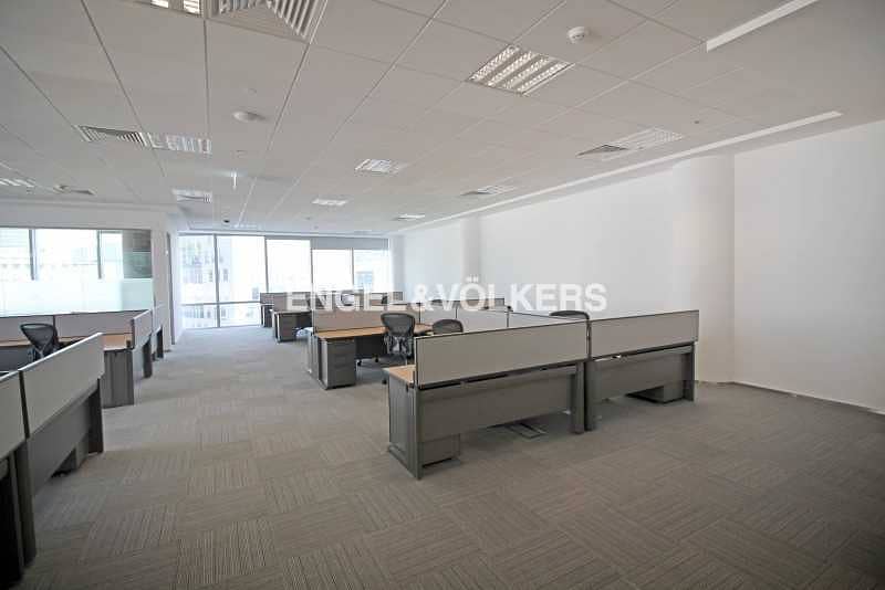 10 Corner Office|Fitted and Furnished|5 Parkings