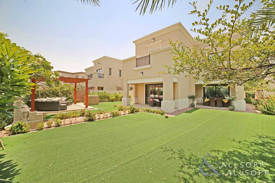 13 Exclusive | 4 Beds | Next To Pool And Park